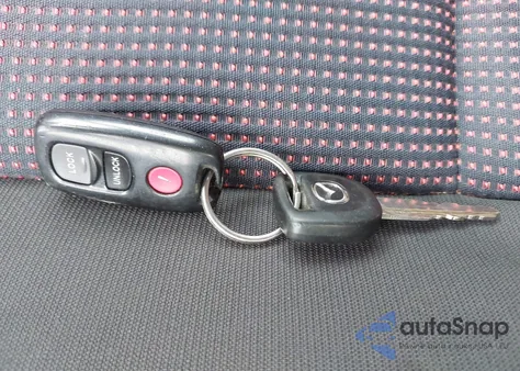 2004 Mazda Mazda3 S z USA, uszkodzony, nr VIN JM1BK123241143127